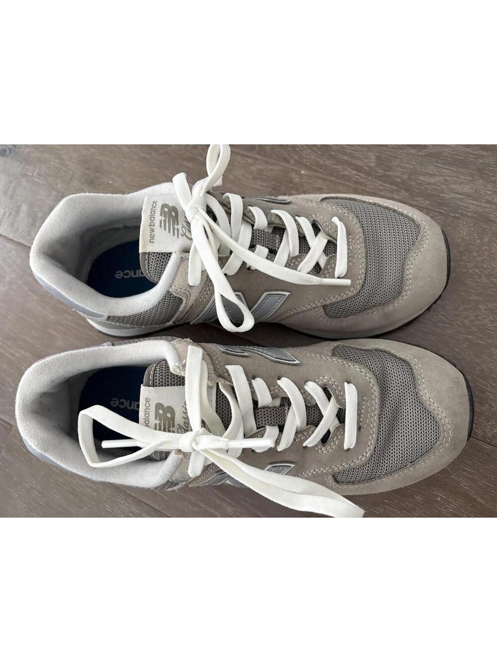 New Balance 574 Women's Grey Sneakers Size 9